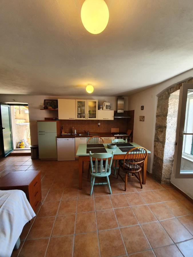Kaprije Mistral Apartment 外观 照片