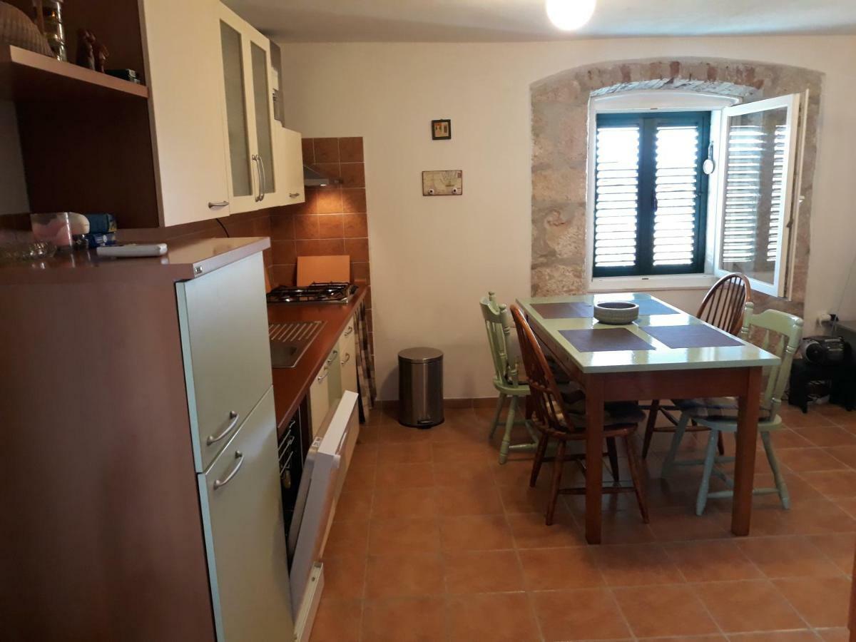 Kaprije Mistral Apartment 外观 照片