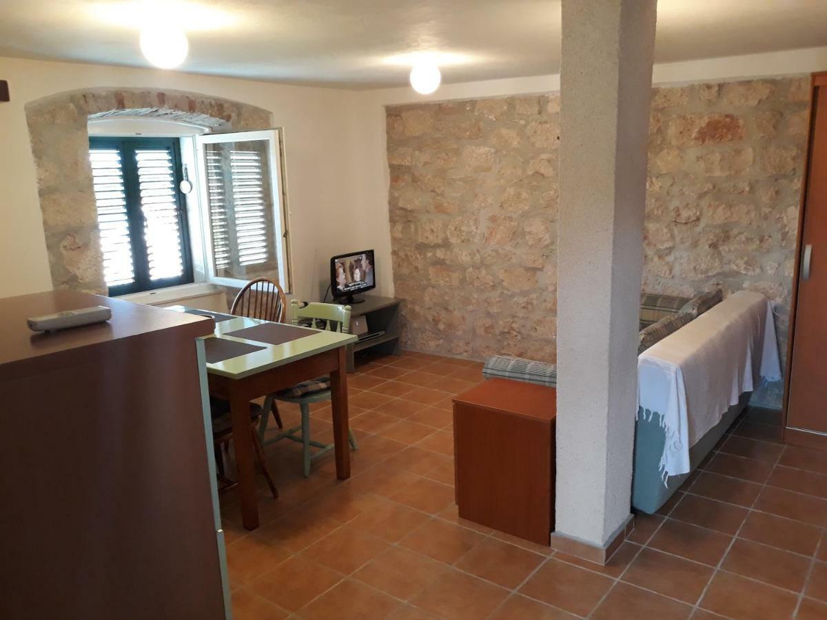 Kaprije Mistral Apartment 外观 照片